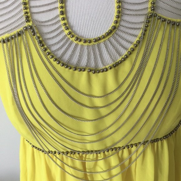 Bebe Chain blouse Top in Yellow - Picture 4 of 6